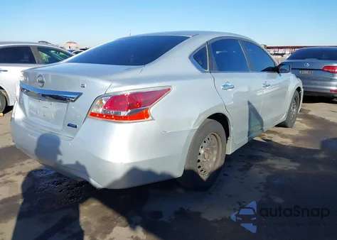 2014 Nissan Altima 2.5/2.5 S/2.5 Sl/2.5 Sv z USA, uszkodzony, nr VIN 1N4AL3AP1EC424923